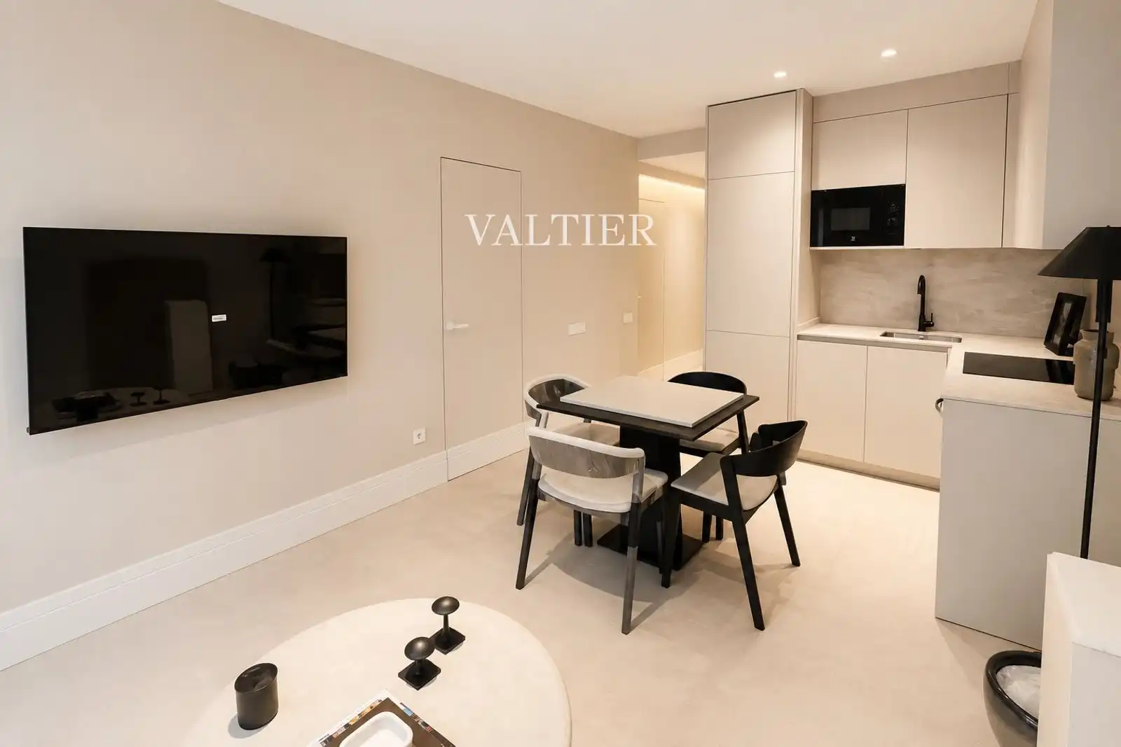 Living room of Flat for rent in Madrid  with Air Conditioner and Furnished
