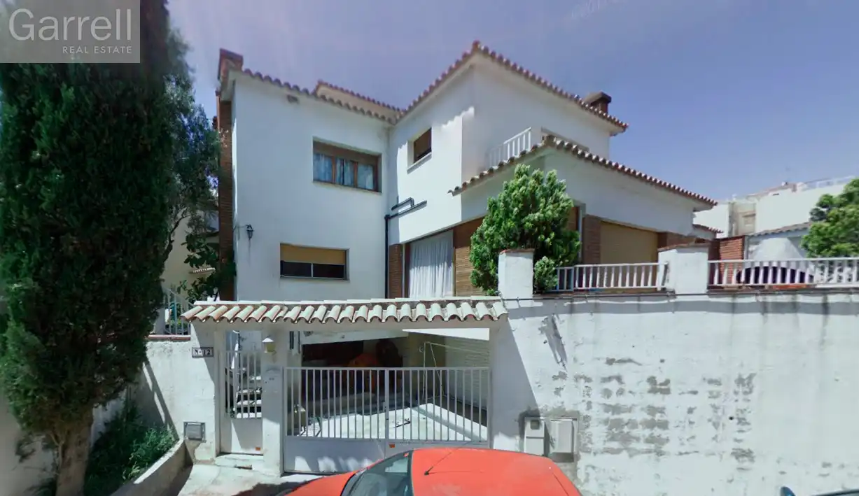 Vista exterior de Casa o xalet en venda en Vilassar de Dalt amb Terrassa i Traster
