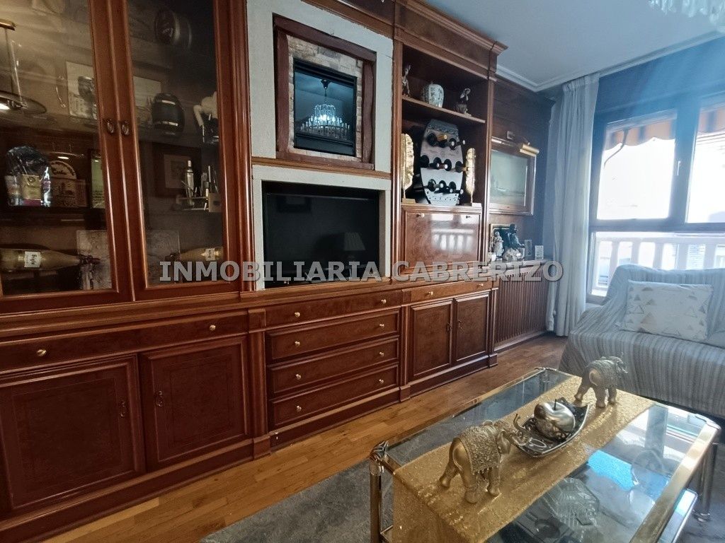 Living room of Flat for sale in  Logroño  with Air Conditioner, Heating and Parquet flooring