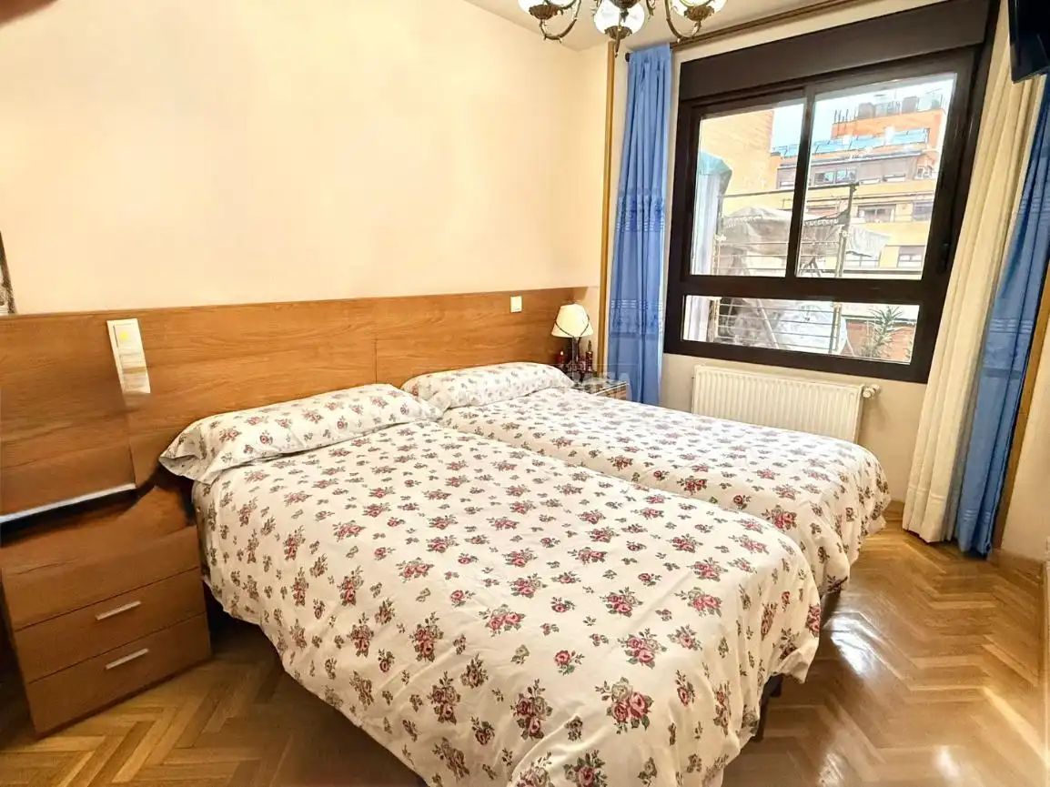 Habitación de Piso en venta en Madrid con Calefacción