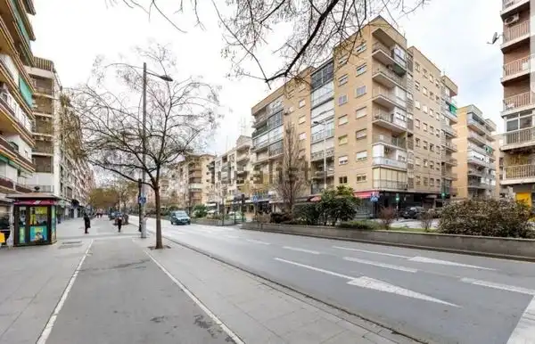 Außenansicht von Wohnung zur Miete in Granada mit Heizung, Möbliert und Ofen