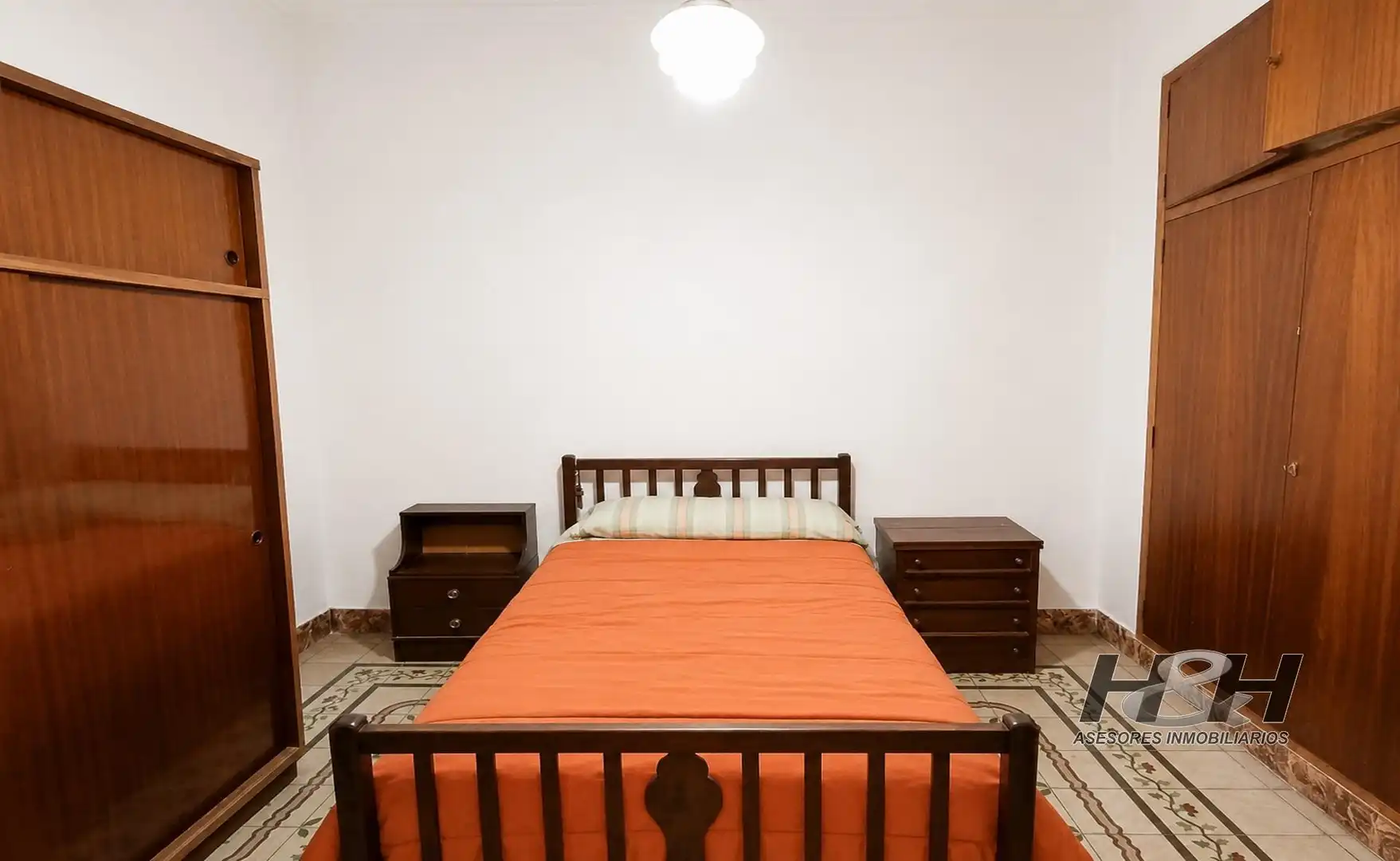Bedroom of Houses for sale in Burjassot  with Terrace, Storage room and Balcony