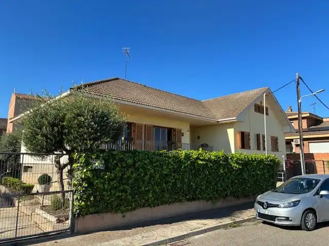 Vista exterior de Casa o chalet en venta en Miralcamp, Lleida