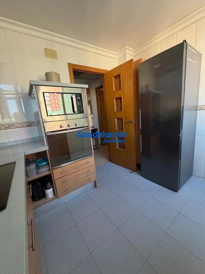 Küche von Wohnung zum Verkauf in Montequinto mit Klimaanlage und Terrasse