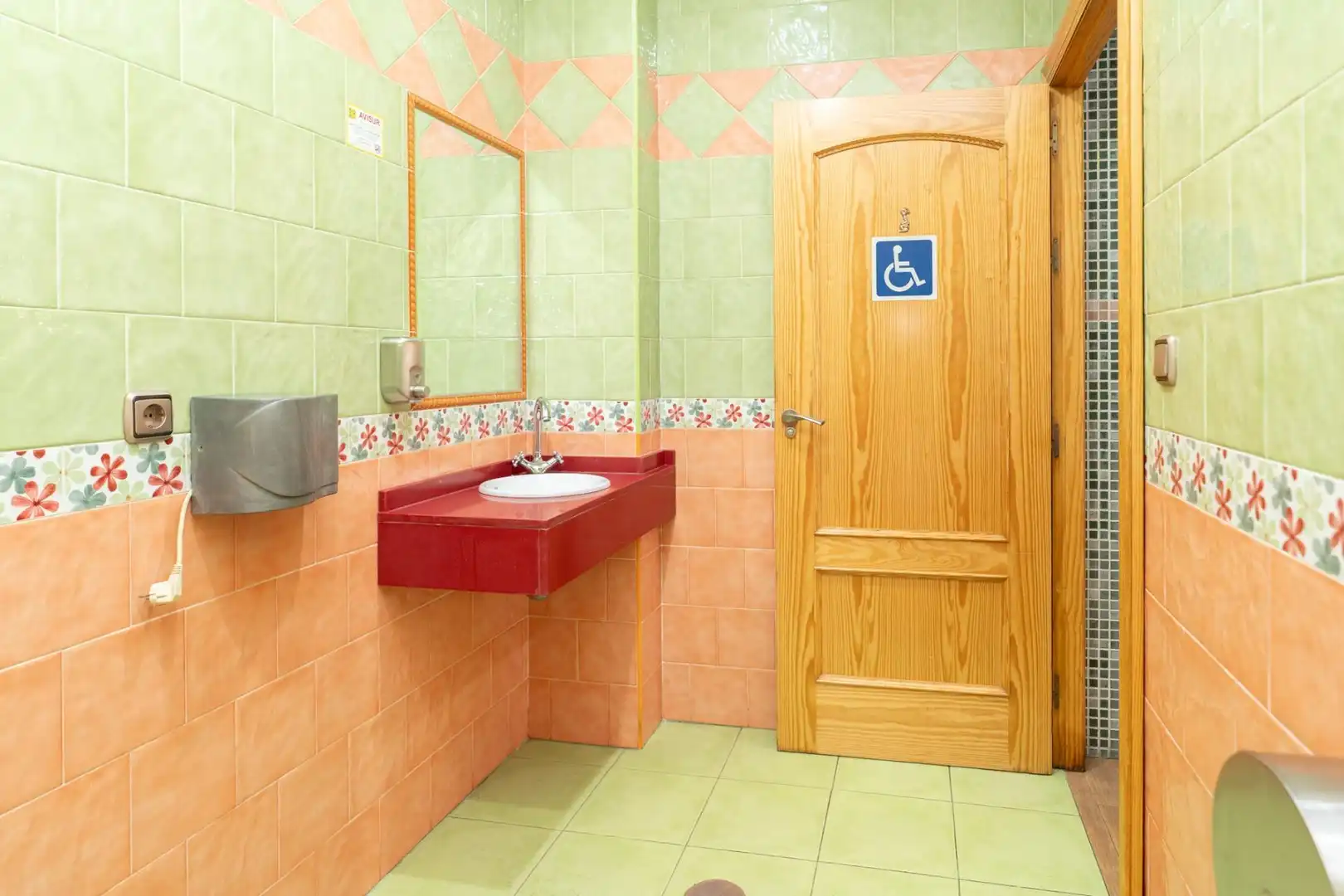 Baño de Local en venta en Motril