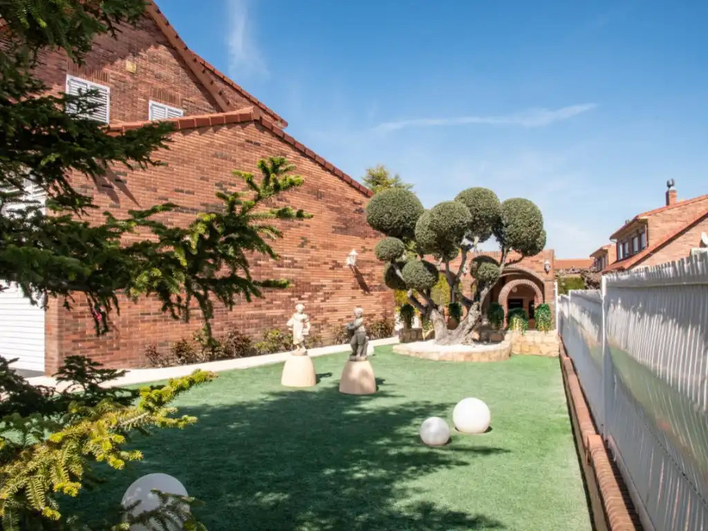 Jardí de Casa adosada en venda en Cuarte de Huerva amb Aire condicionat, Jardí privat i Piscina