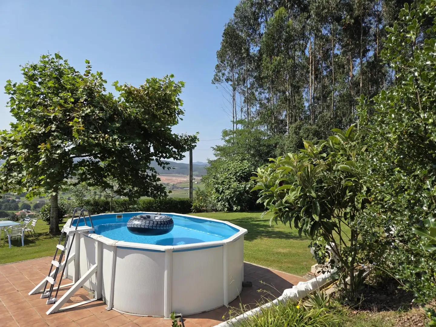 Schwimmbecken von Haus oder Chalet zum Verkauf in Piélagos mit Privatgarten, Terrasse und Abstellraum
