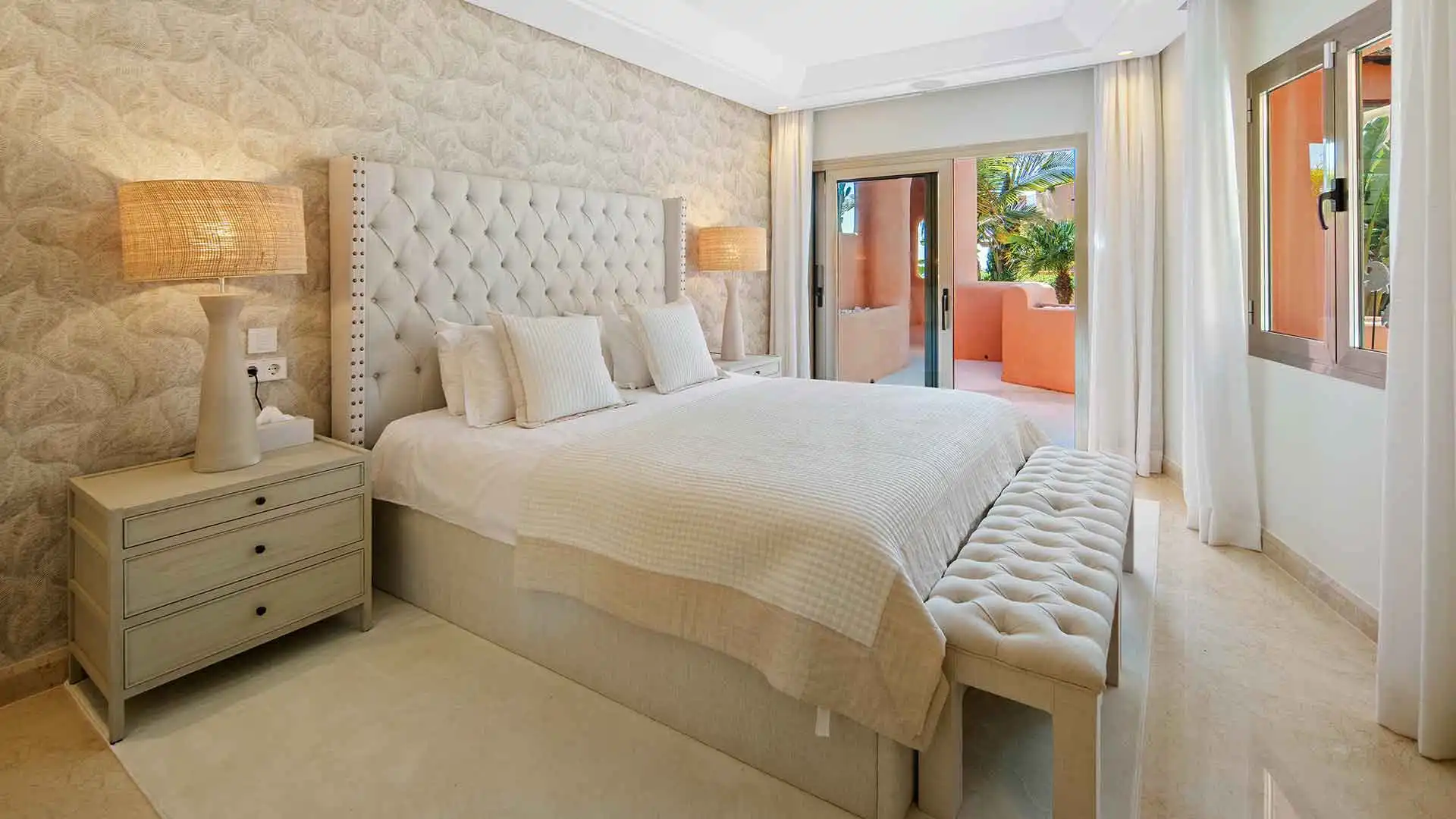 Habitación de Ático en venta en Marbella con Aire acondicionado, Terraza y Trastero