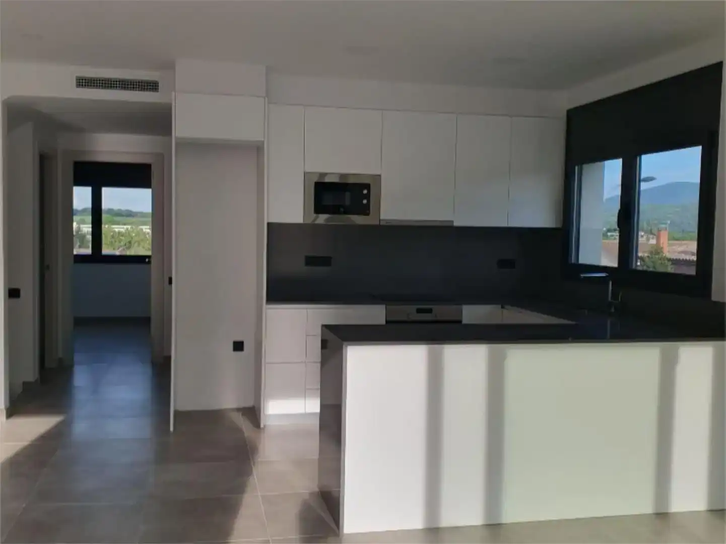Cuina de Casa adosada en venda en Llinars del Vallès amb Aire condicionat