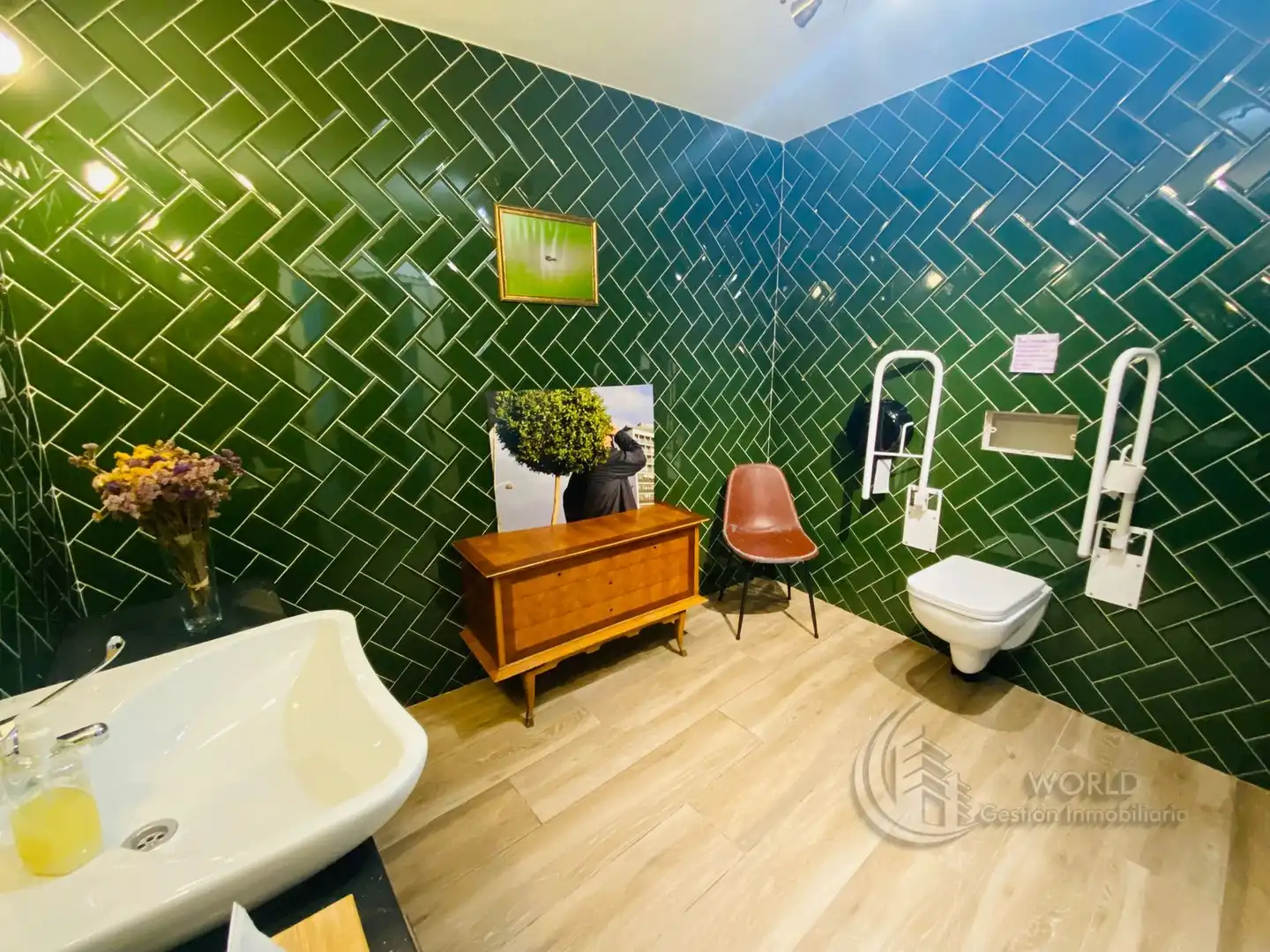 Baño de Local en traspaso en Madrid con Aire acondicionado, Calefacción y Amueblado