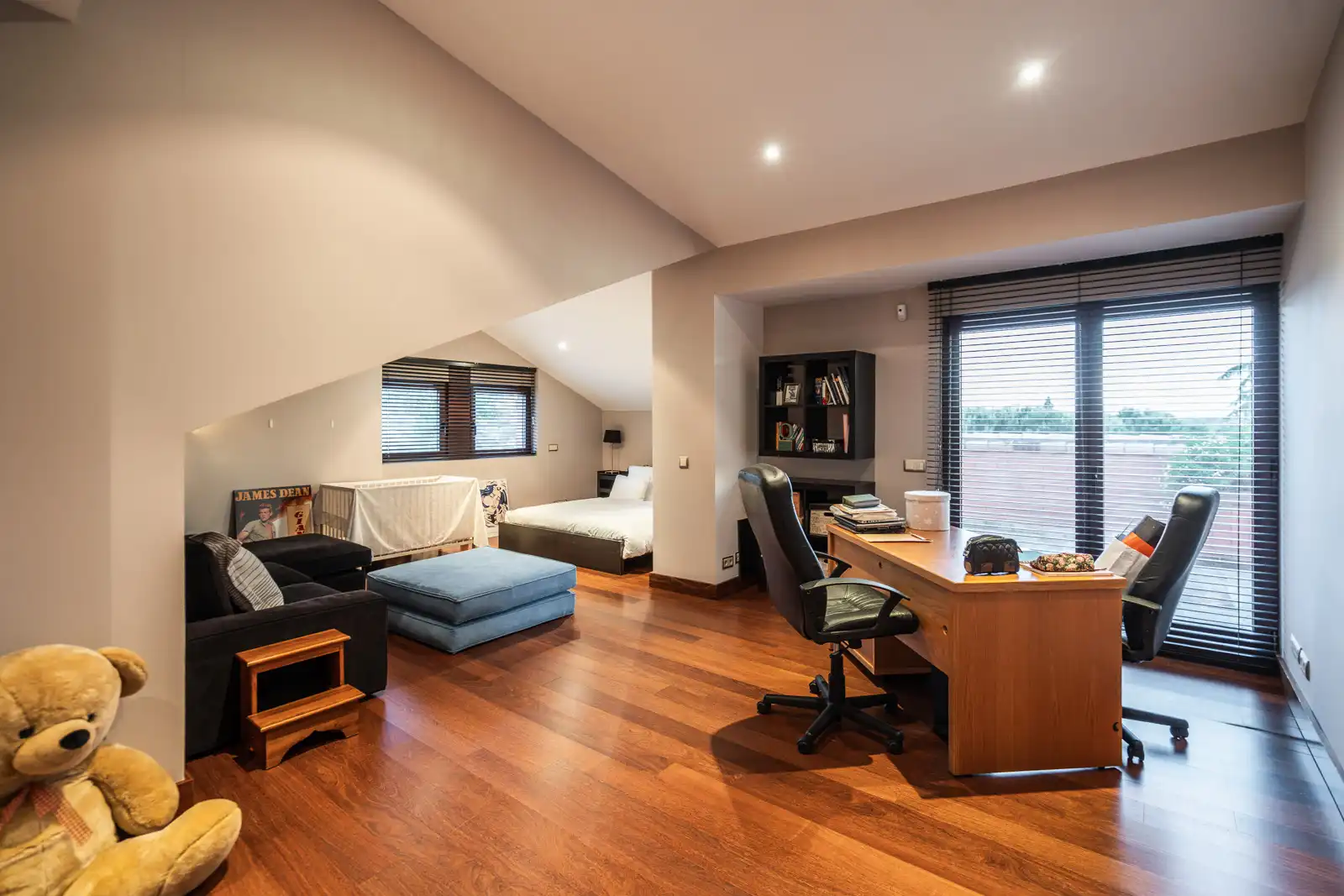 Sala d'estar de Casa o xalet en venda en Las Rozas de Madrid amb Aire condicionat, Calefacció i Jardí privat