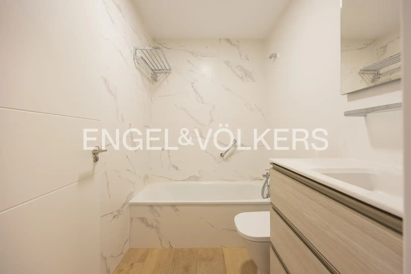 Bathroom of Flat for sale in Abando - Albia