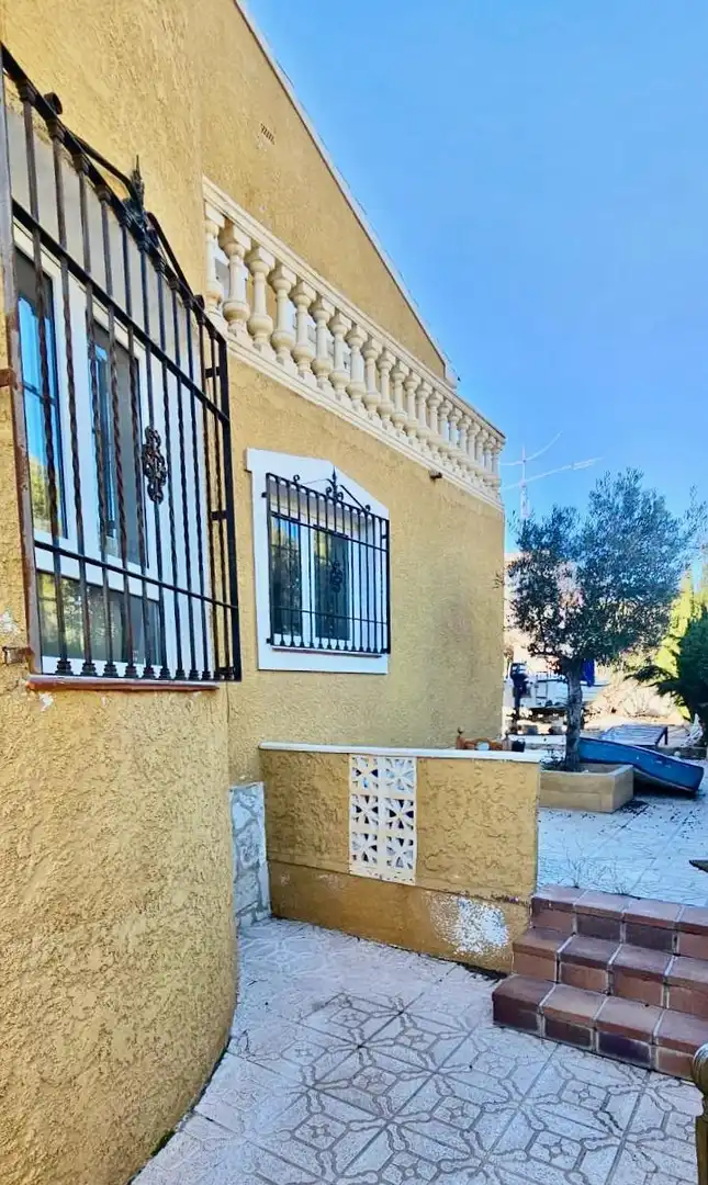 Vista exterior de Casa o chalet en venta en La Nucia con Aire acondicionado, Jardín privado y Terraza