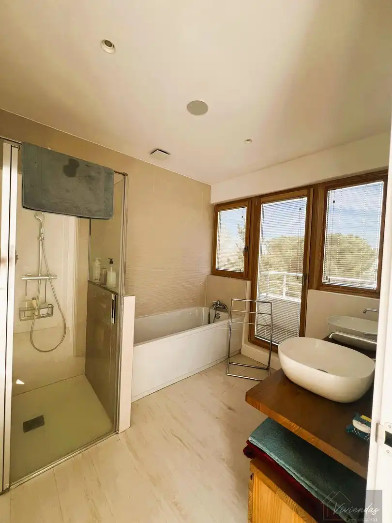 Bathroom of Houses for sale in Villanueva de la Cañada  with Heating, Terrace and Balcony