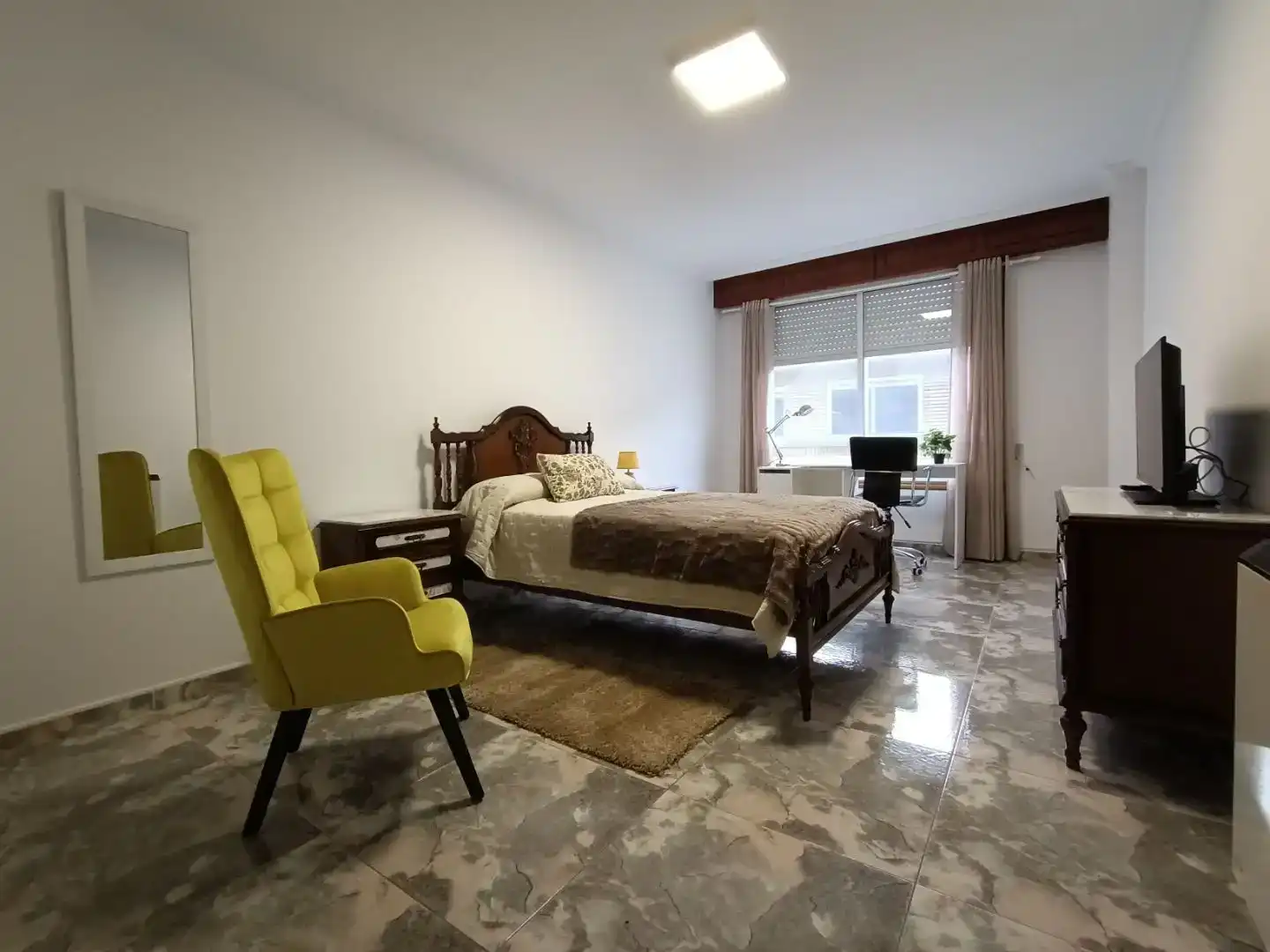 Bedroom of Flat for share in Plaza de España