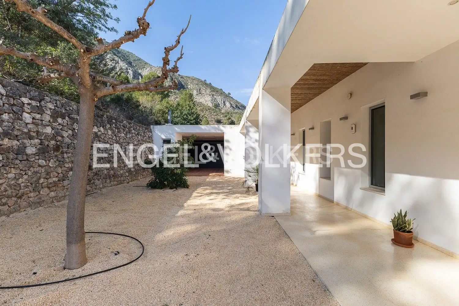 Vista exterior de Casa o xalet de lloguer en Tavernes de la Valldigna amb Aire condicionat, Calefacció i Jardí privat