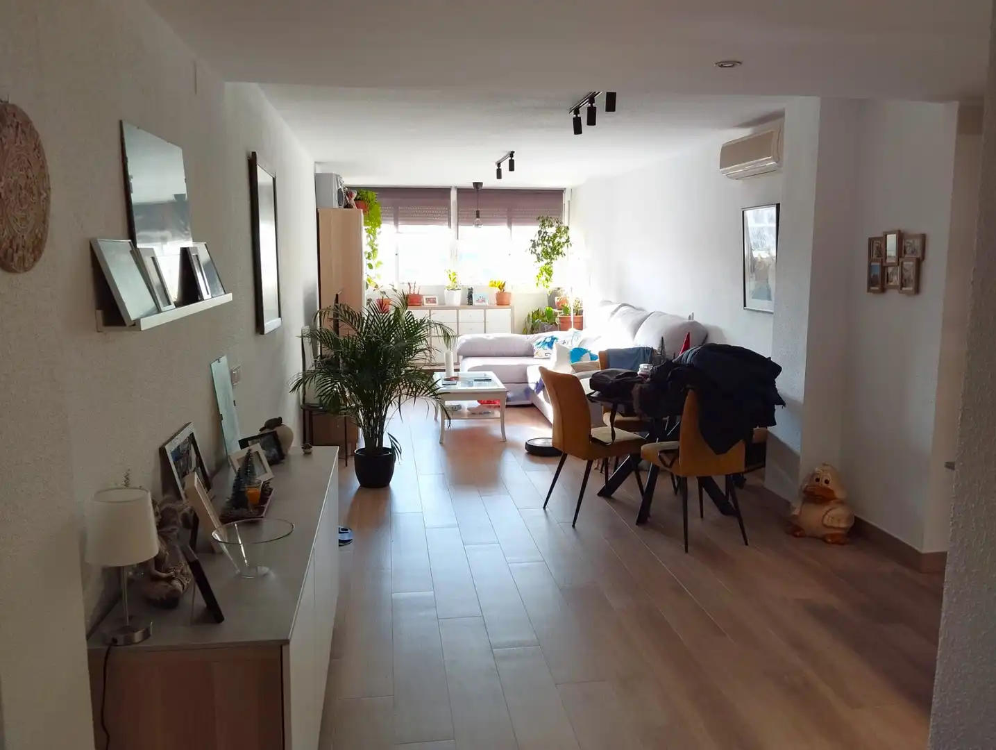 Sala d'estar de Pis en venda en Benidorm amb Aire condicionat