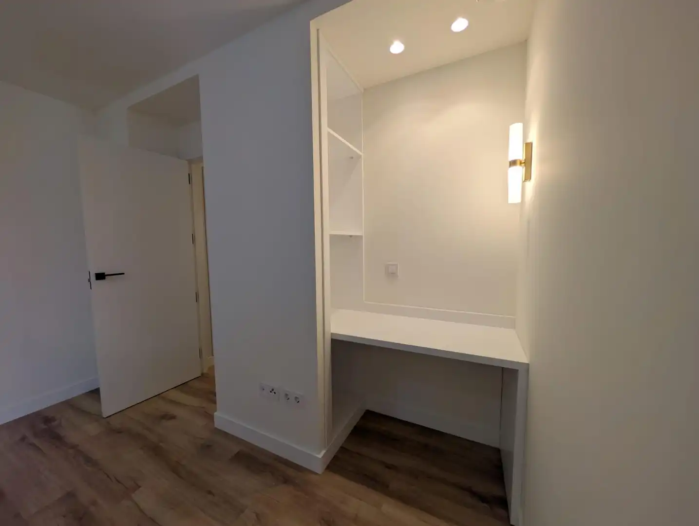 Bedroom of Flat for rent in Sevilla  with Air Conditioner, Heating and Balcony
