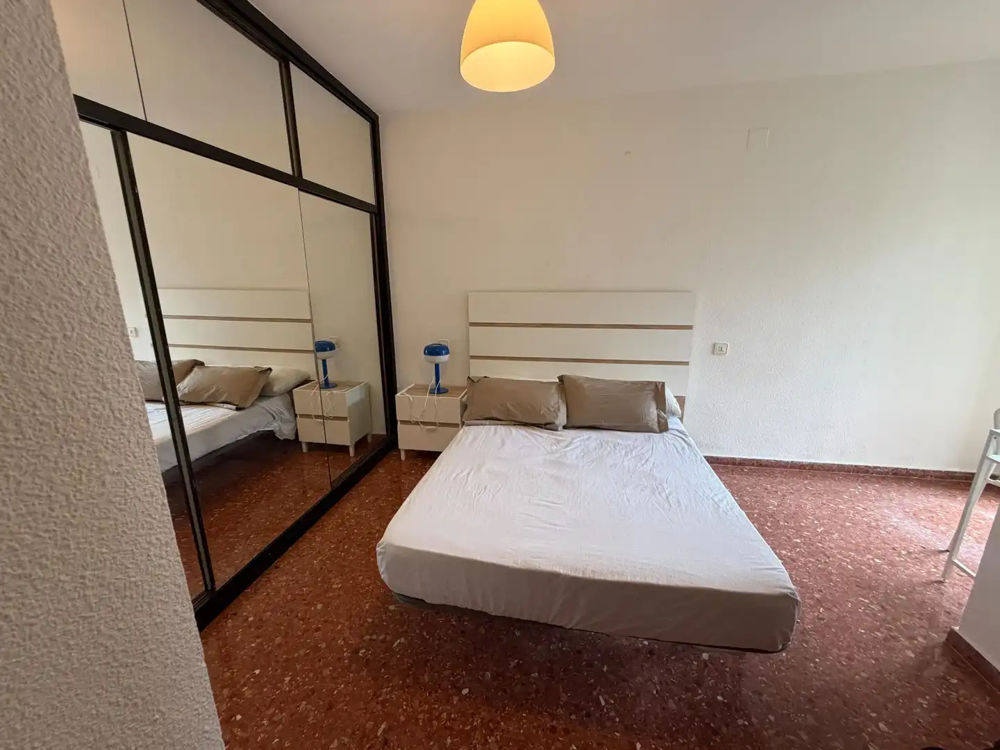 Habitación de Piso para compartir en Valencia con Aire acondicionado, Trastero y Amueblado
