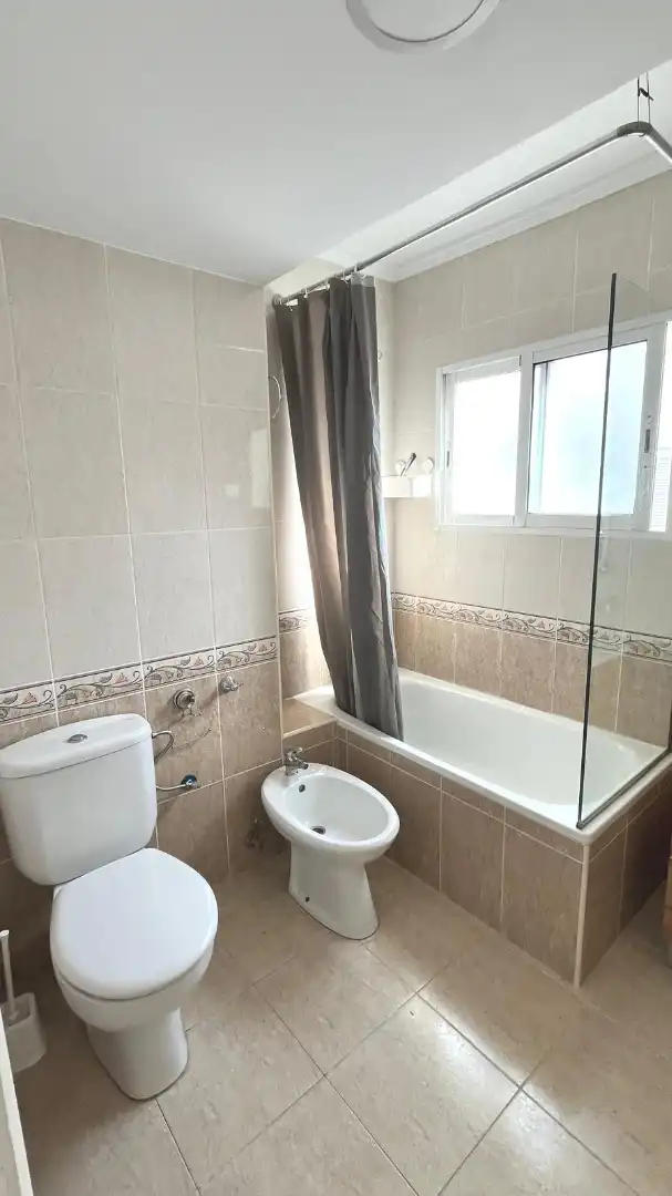 Bathroom of Flat for rent in Valencia  with Furnished, Oven and Washing machine