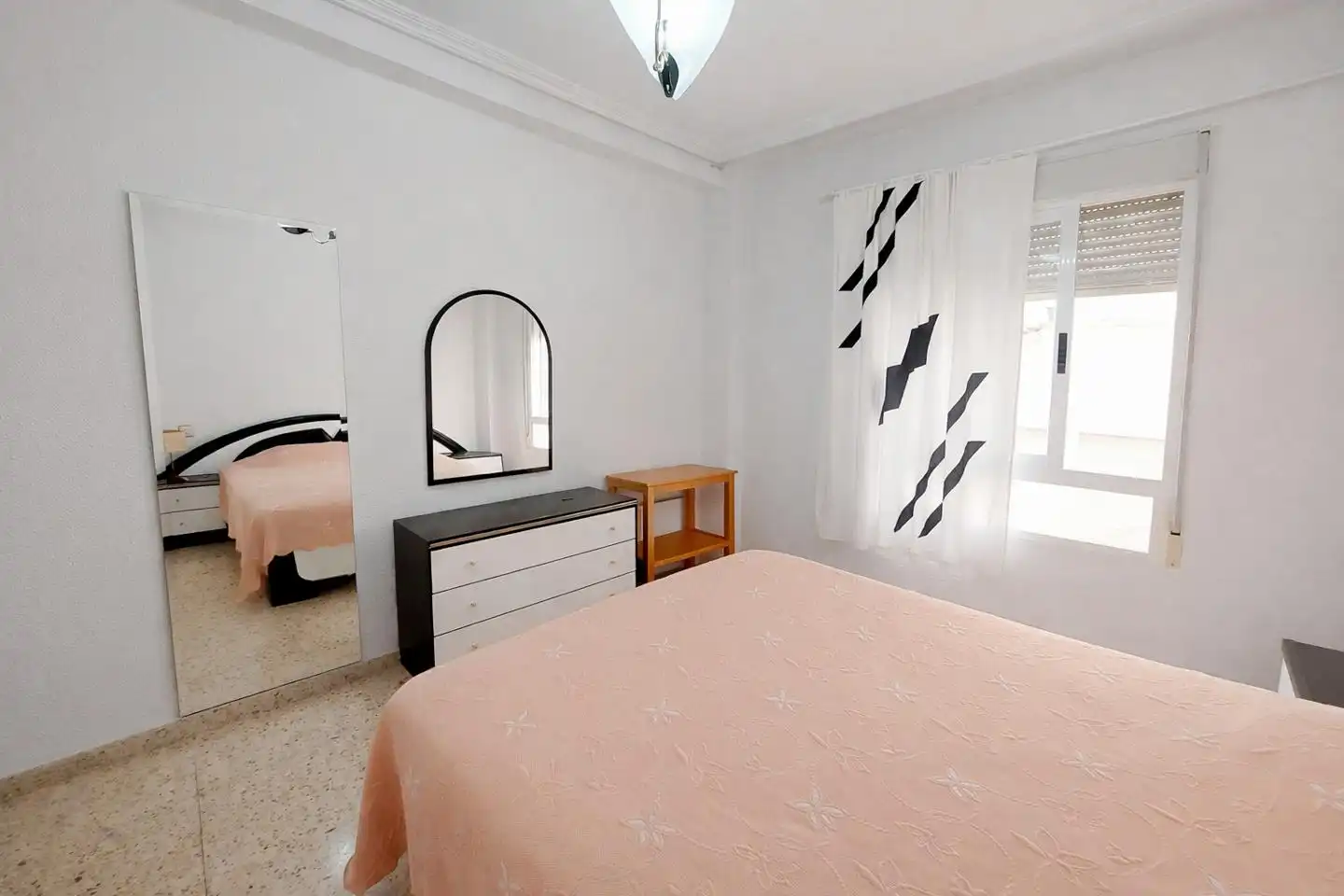 Habitación de Piso en venta en Elche / Elx con Aire acondicionado, Amueblado y Balcón