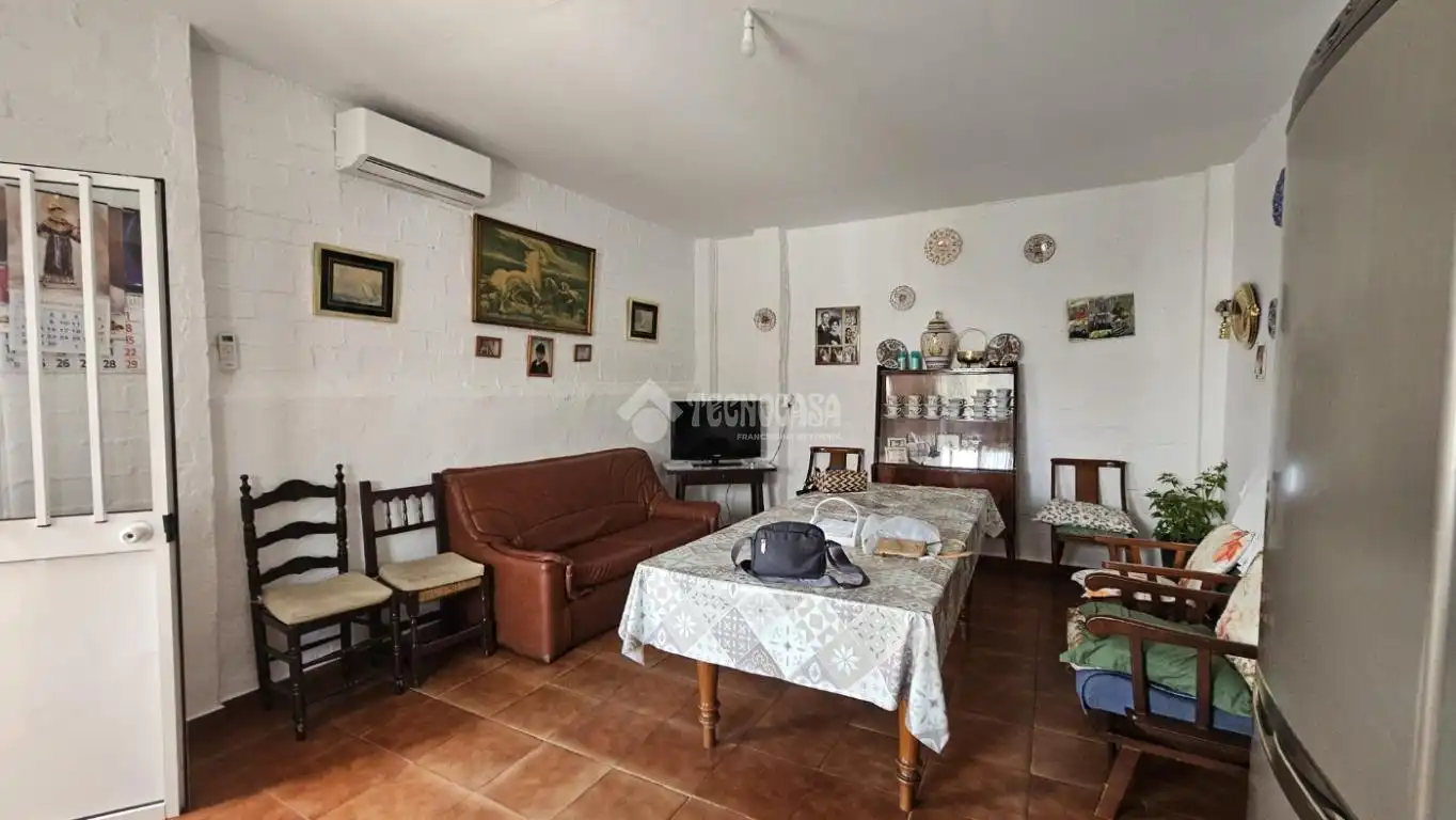 Casa aparellada amb terrassa en venda a Villanueva del Ariscal, imagen 13