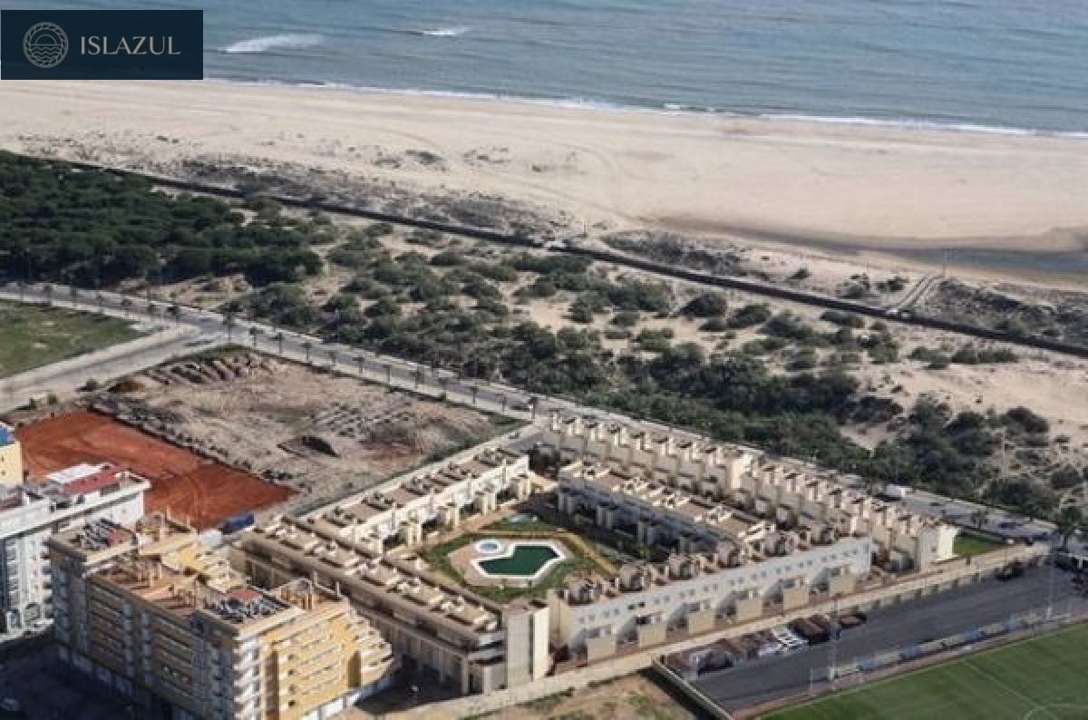 Vista exterior de Casa adosada en venda en Isla Cristina amb Aire condicionat, Calefacció i Jardí privat