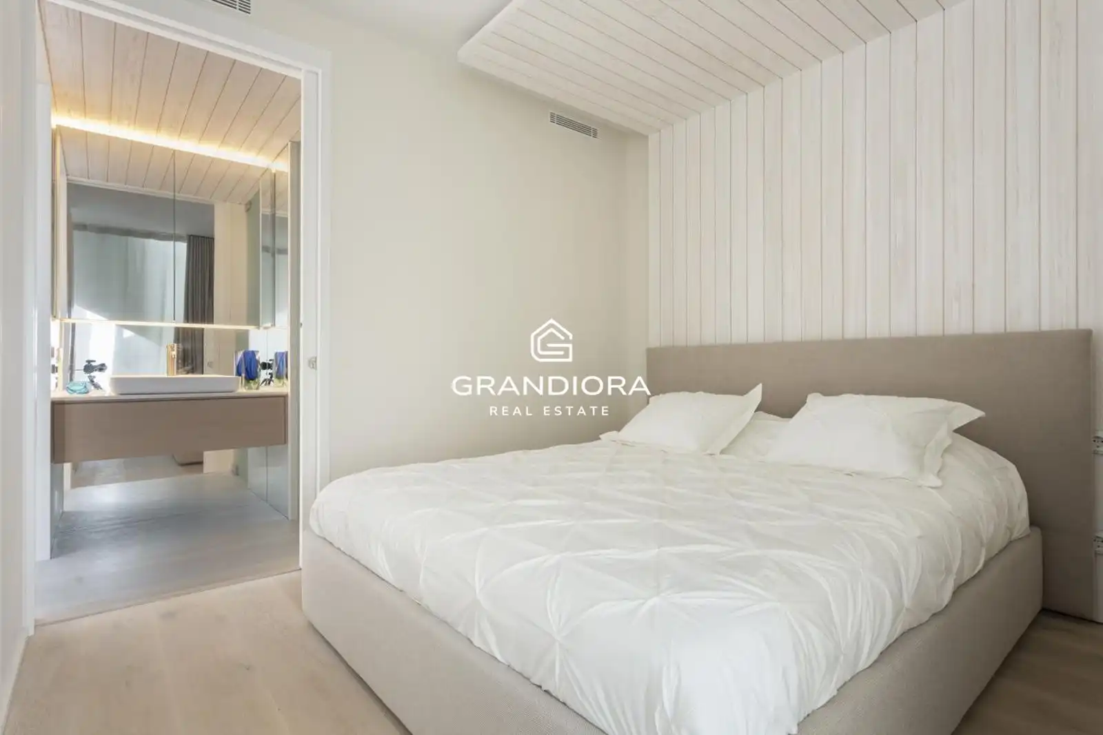 Habitación de Ático en venta en Barcelona con Terraza, Amueblado y Alarma