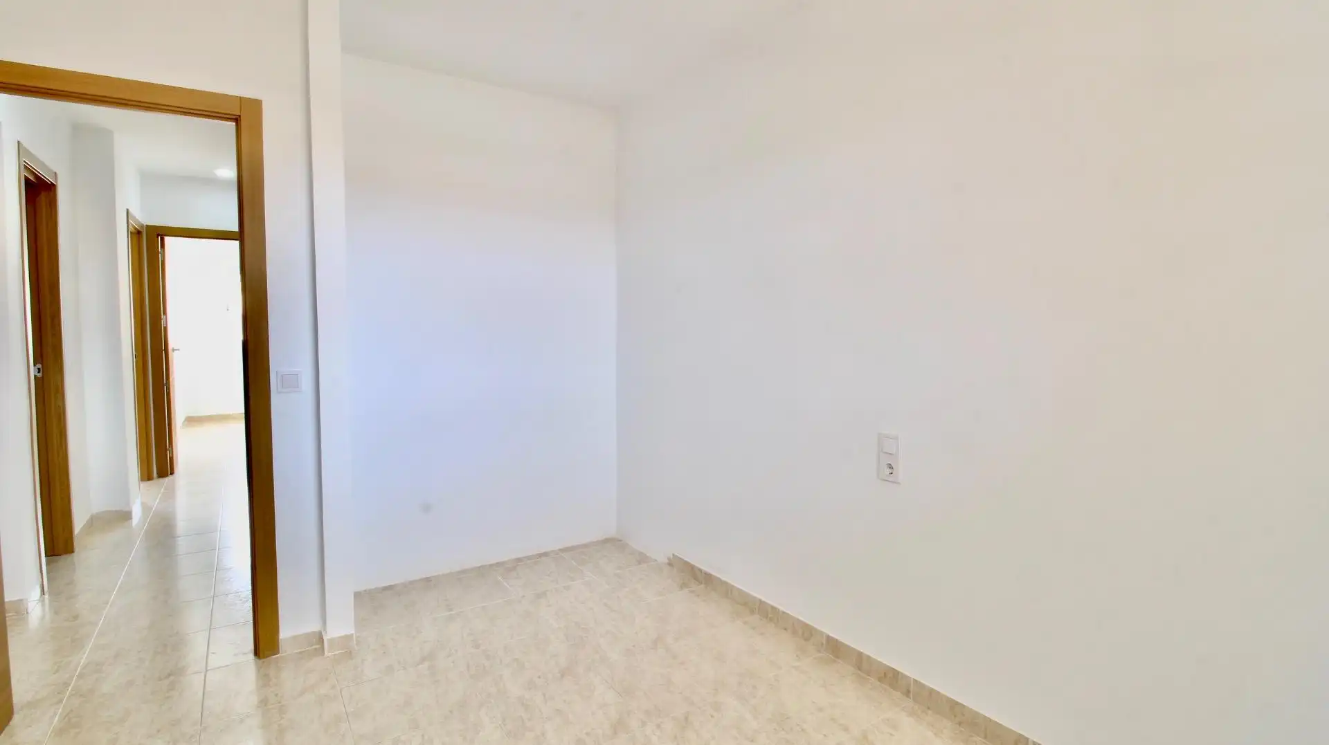 Piso en venta en Roquetas de Mar con Jardín privado, Terraza y Piscina comunitaria