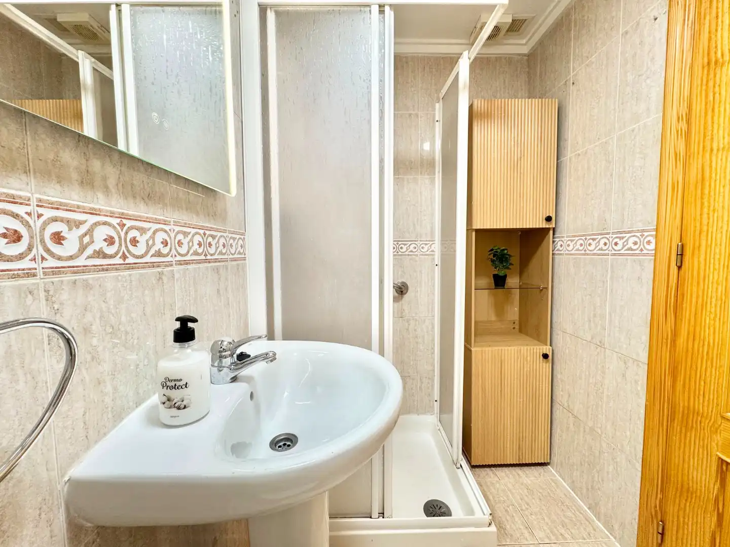 Badezimmer von Wohnungen zur Miete in Torrevieja mit Klimaanlage, Möbliert und Waschmaschine