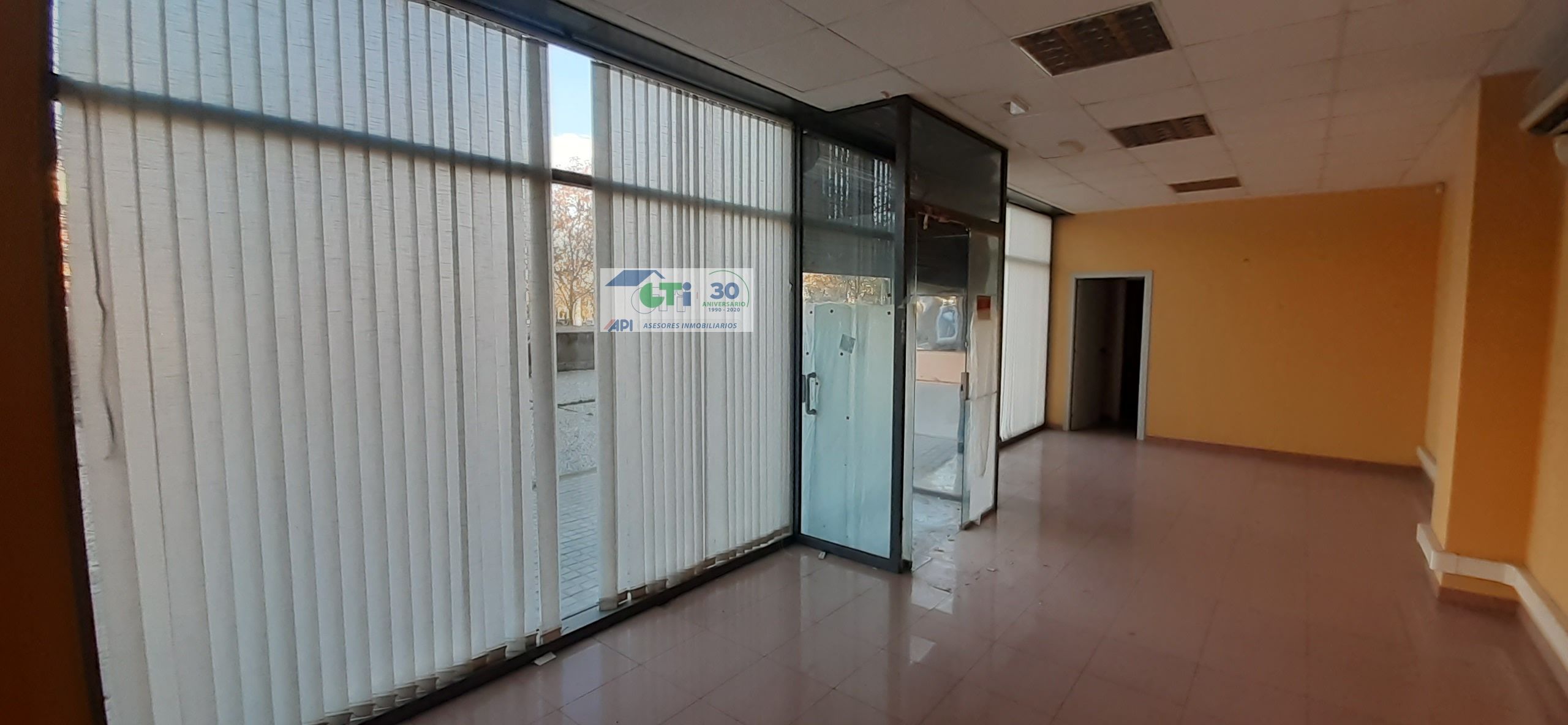 Premises for sale in  Zaragoza Capital