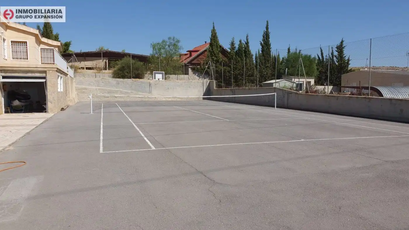 Aparcament de Casa o xalet en venda en Elche / Elx amb Calefacció, Jardí privat i Terrassa