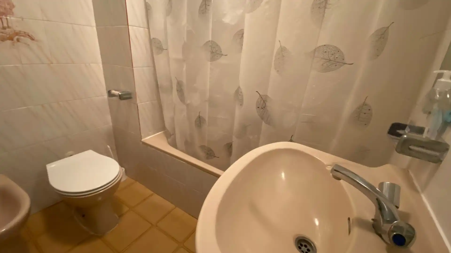 Bany de Apartament en venda en Benicasim / Benicàssim amb Jardí privat, Terrassa i Moblat