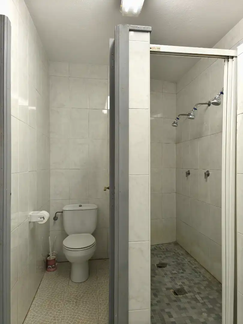 Bany de Casa o xalet en venda en Santiago de Compostela  amb Calefacció, Jardí privat i Terrassa