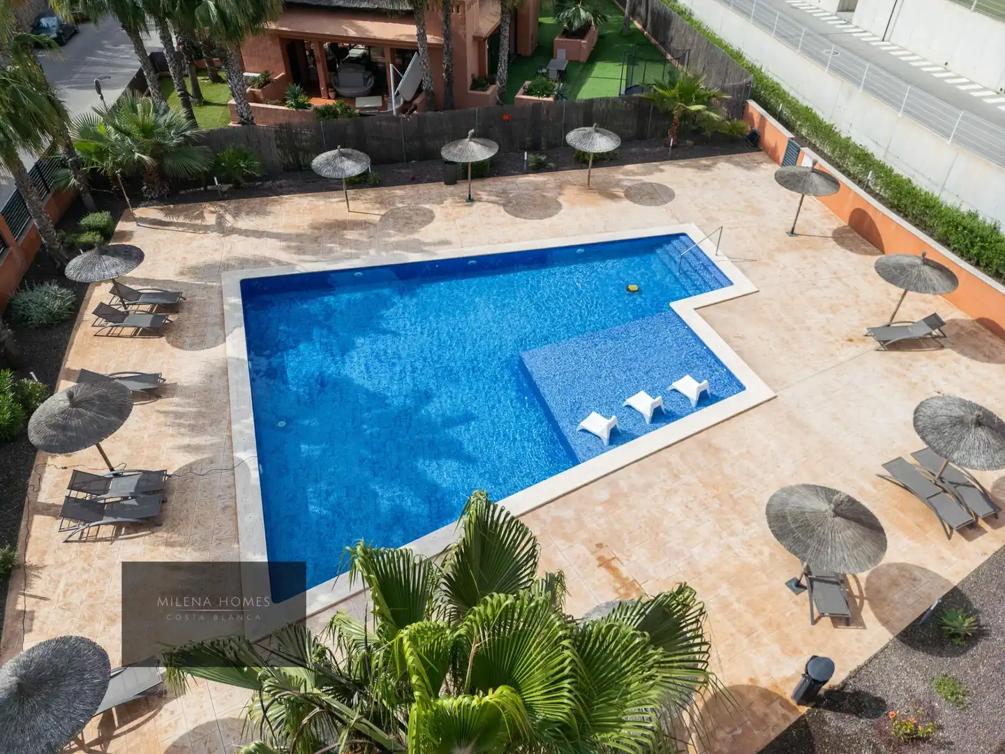 Piscina de Ático en venta en Orihuela con Aire acondicionado, Calefacción y Terraza