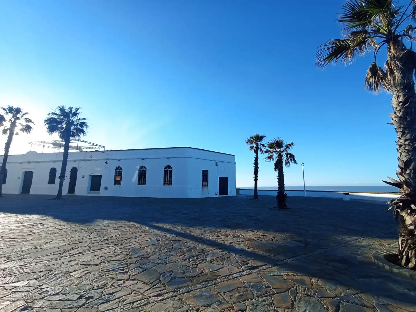 Vista exterior de Local en venta en Chipiona