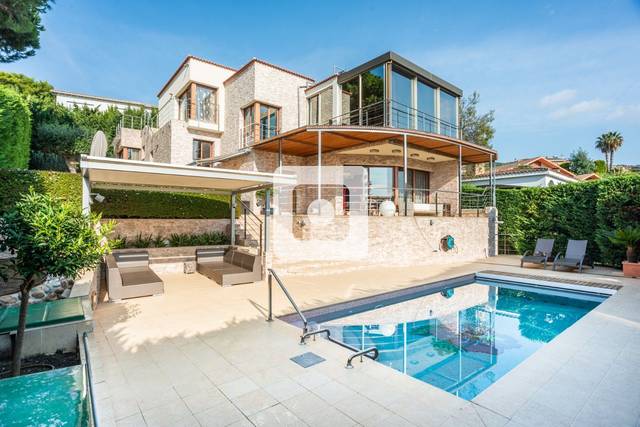 Casa-chalet en Venta en Carrer Oblades en Montgoda