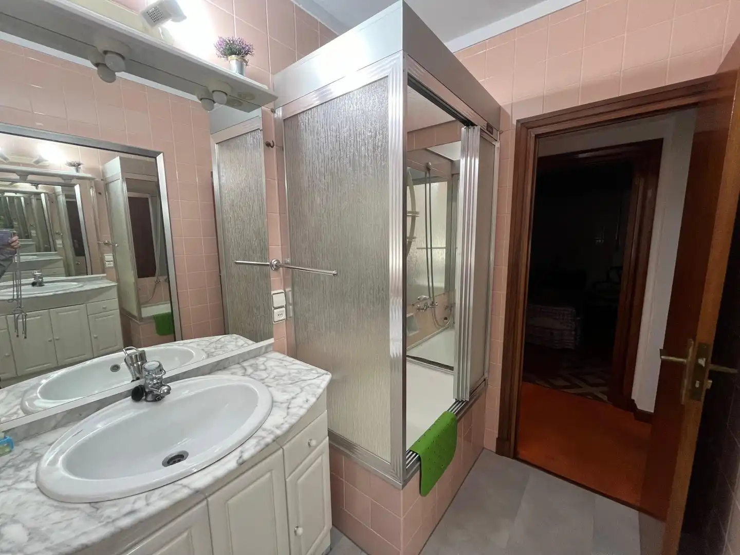 Baño de Piso en venta en Colindres con Calefacción, Terraza y Amueblado