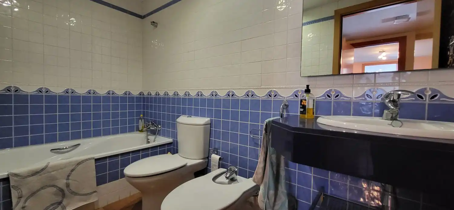 Badezimmer von Wohnungen zum Verkauf in Alcanar mit Klimaanlage, Terrasse und Abstellraum