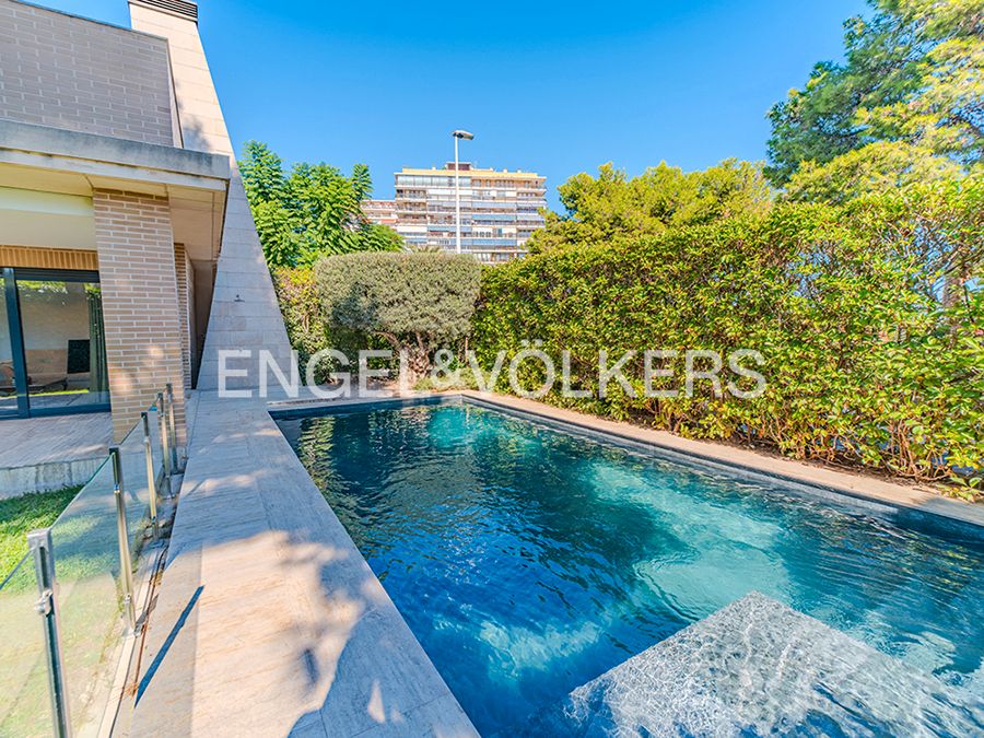Piscina de Casa o chalet en venta en Alicante / Alacant con Aire acondicionado, Calefacción y Jardín privado