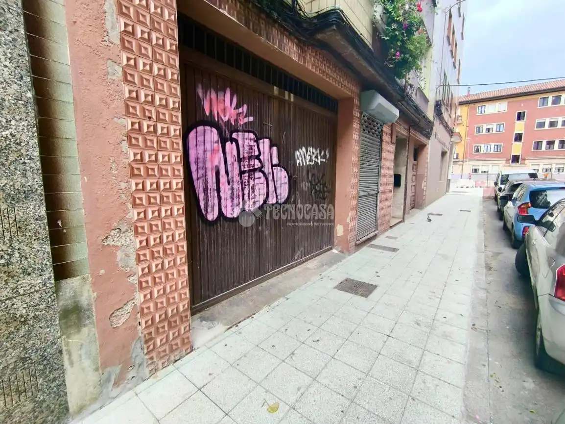 Vista exterior de Local en venta en Gijón 