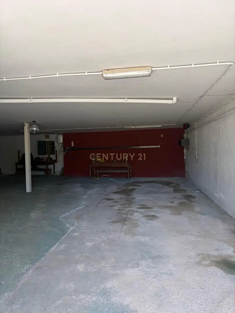 Aparcament de Casa o xalet en venda en Trujillo amb Aire condicionat, Jardí privat i Traster