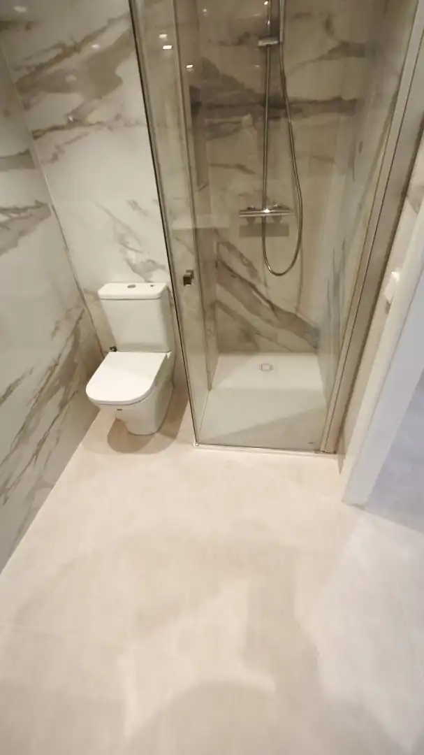 Bathroom of Ground floor for sale in Sant Adrià de Besòs  with Air Conditioner, Heating and Oven