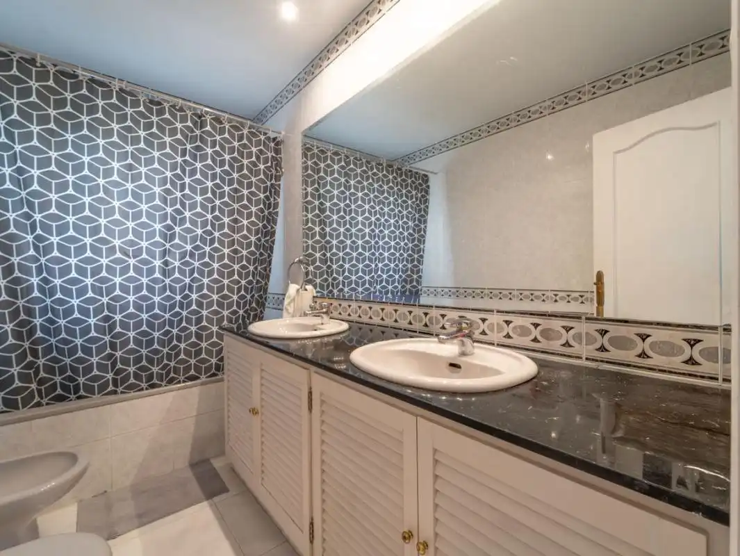 Bathroom of Flat for sale in Marbella  with Air Conditioner, Heating and Private garden