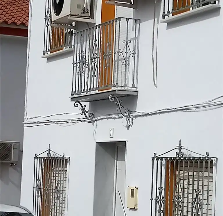 Vista exterior de Piso en venta en Los Corrales