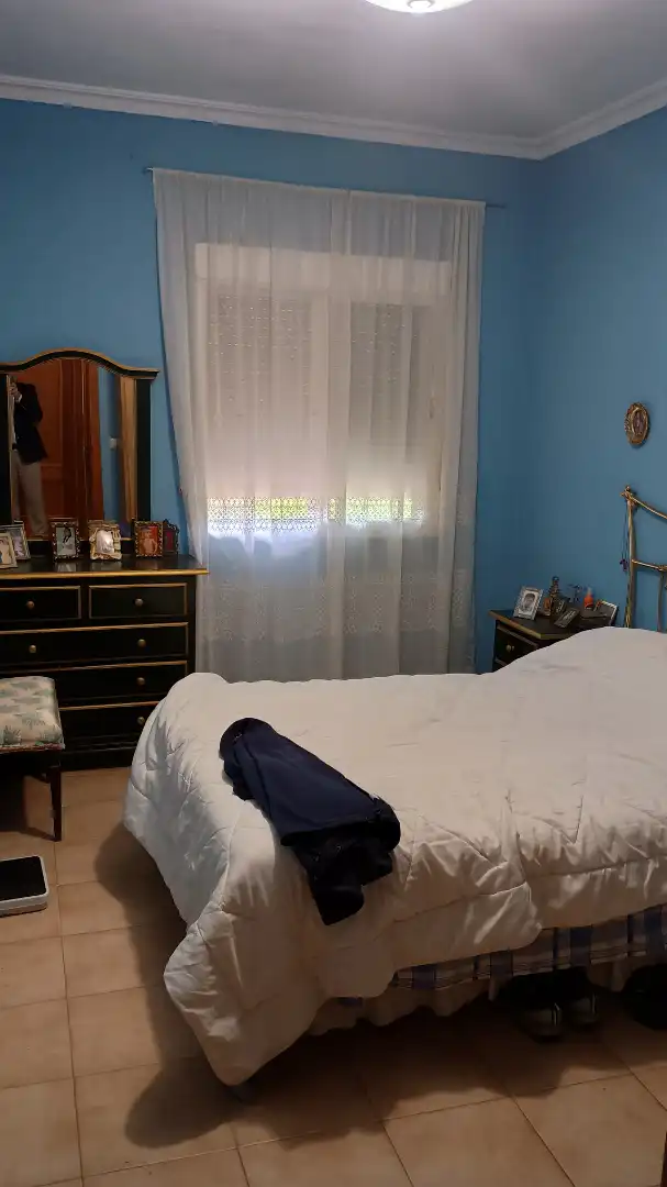 Habitación de Casa o chalet en venta en Sanlúcar la Mayor con Aire acondicionado, Jardín privado y Trastero