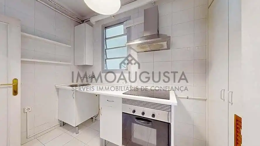 Cuina de Pis en venda en Barcelona amb Parquet i Terrassa
