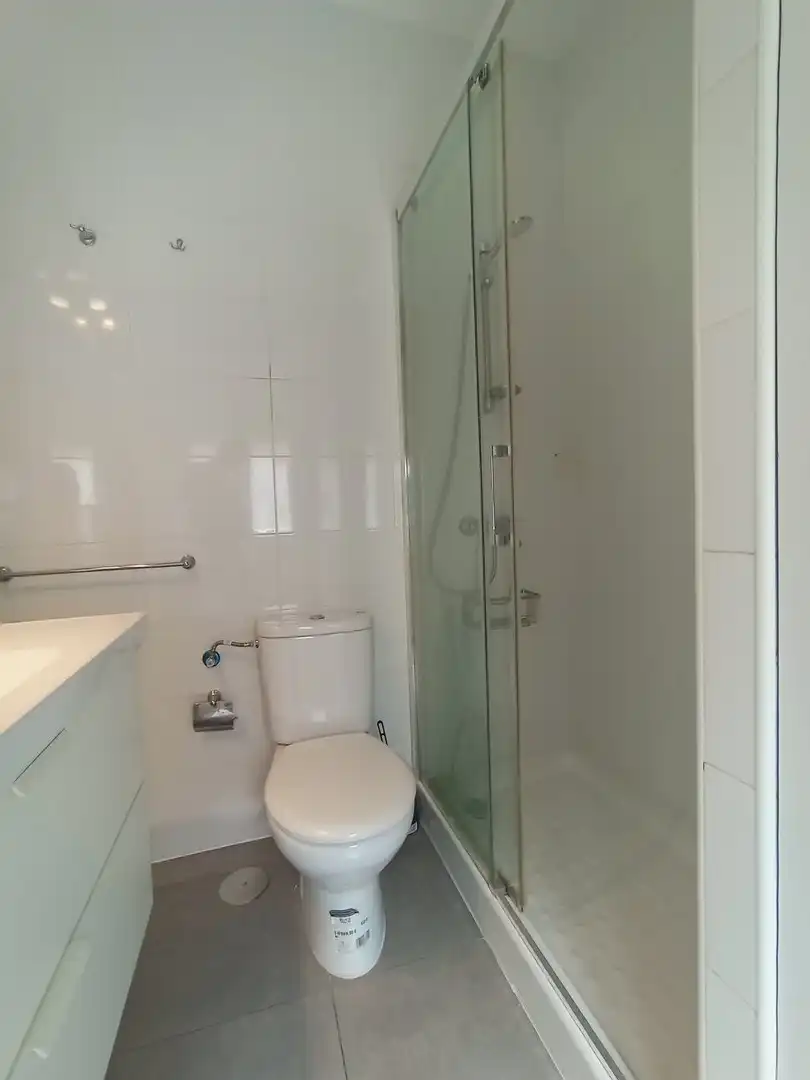 Baño de Estudio de alquiler en Madrid con Aire acondicionado, Calefacción y Amueblado