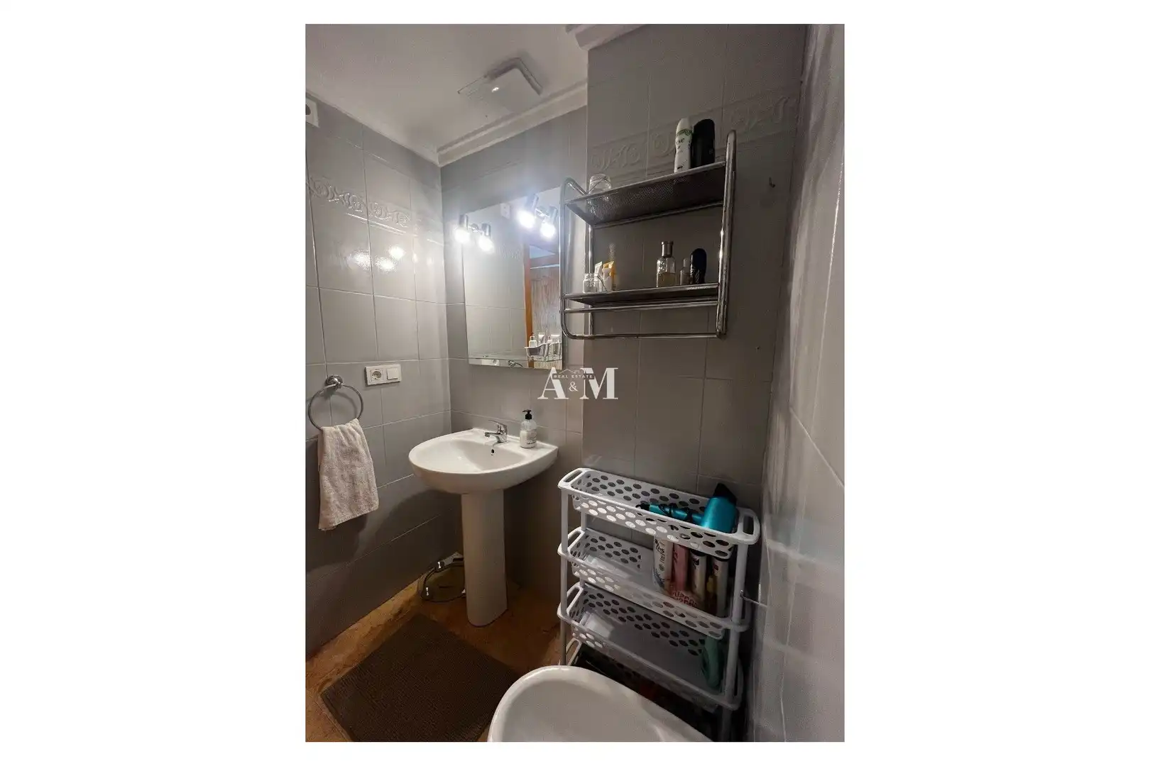 Bathroom of Apartments for rent in Torrevieja  with Heating, Furnished and Oven
