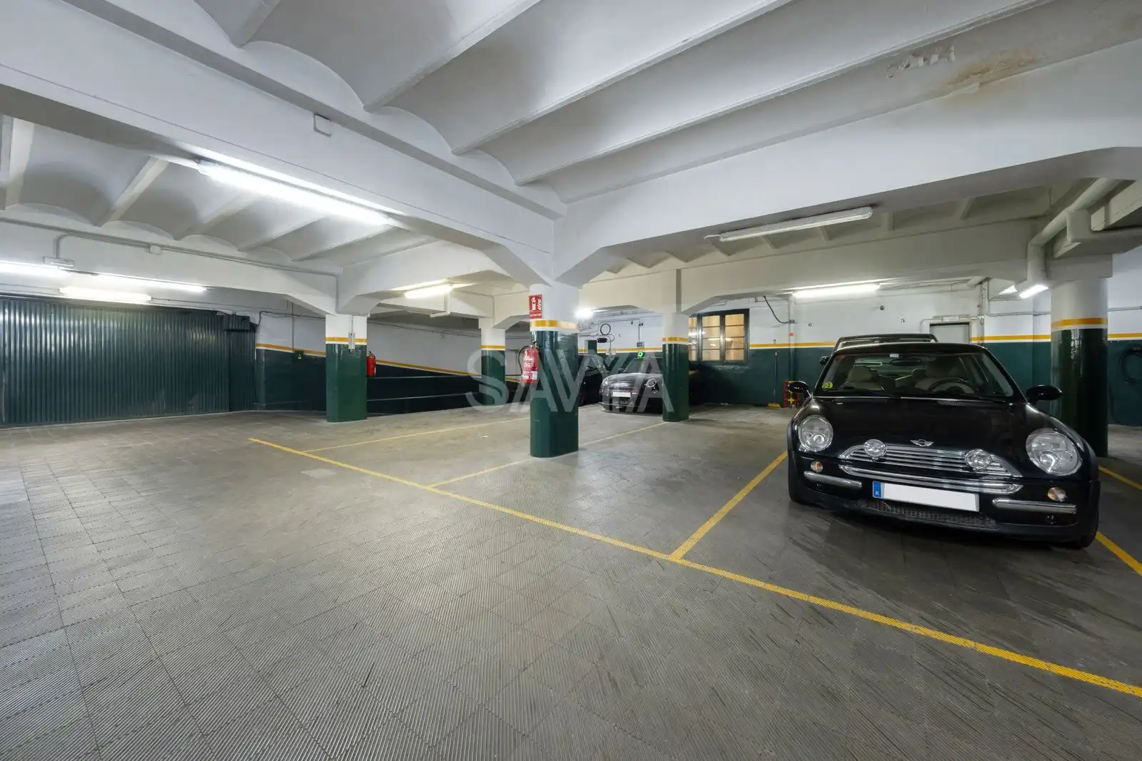 Aparcament de Oficina en venda en Barcelona amb Aire condicionat, Calefacció i Terrassa